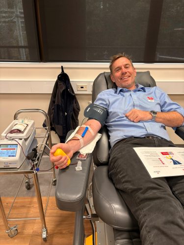 Sherpa’s roll up their sleeves for Redcross